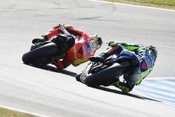 Andrea Iannone, Ducati Team; Valentino Rossi, Yamaha Factory Racing