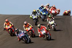 Start: Jorge Lorenzo, Yamaha Factory Racing leads