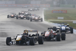 Callum Ilott, Carlin Dallara Volkswagen en Maximilian Günther, Prema Powerteam Dallara Mercedes-Benz