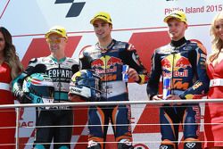Podium : le deuxième, Efren Vazquez, Leopard Racing, le vainqueur Miguel Oliveira, Red Bull KTM Ajo et le troisième, Brad Binder, Red Bull KTM Ajo