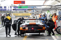 #86 Gulf Racing UK Porsche 911 RSR: Michael Wainwright, Adam Carroll, Phil Keen