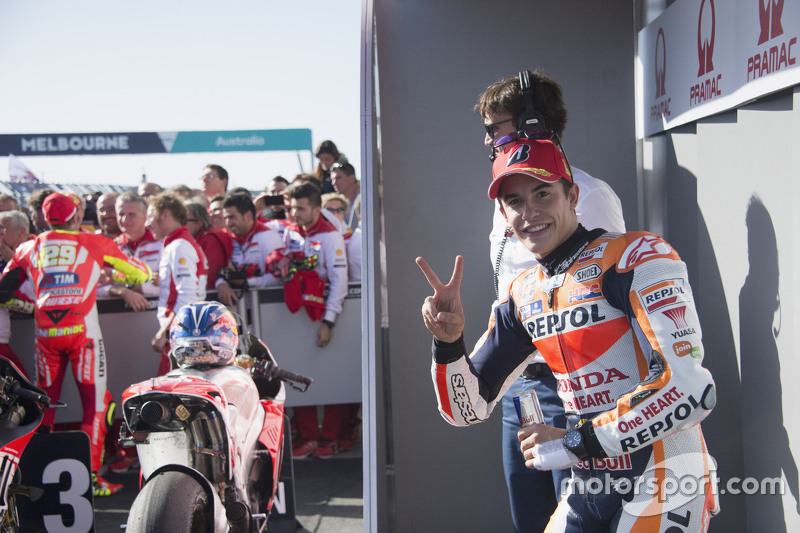 Marc Marquez festeggia nel parco chiuso