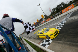 Max Wilson vence
