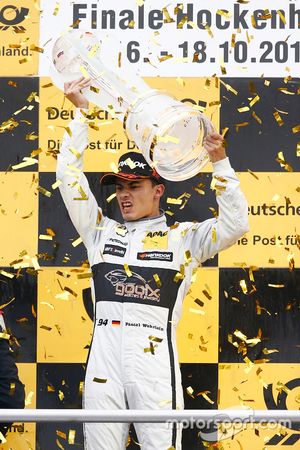 Podium du championnat : Pascal Wehrlein, HWA AG Mercedes-AMG C63 DTM