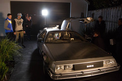 Mark Winterbottom und Chaz Mostert mit dem DeLorean