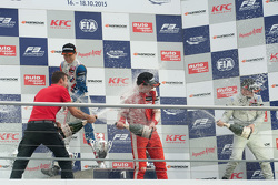 第一回合领奖台:兰斯·斯托尔第一个F3冠军,Prema Powerteam包揽领奖台