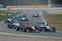 Julio Moreno, ThreeBond with T-Sport Dallara NBE et Wing Chung Chang, Fortec Motorsports Dallara Mercedes-Benz