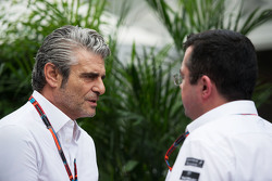 Maurizio Arrivabene, Ferrari Director del Equipo con Eric Boullier, McLaren Racing Director