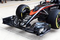 McLaren MP4-30 front wing