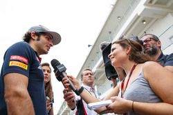 Carlos Sainz Jr., Scuderia Toro Rosso con los medios