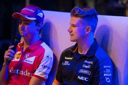 Nico Hulkenberg, Sahara Force India F1, e Esteban Gutierrez, Ferrari Test and Reserve Driver at the