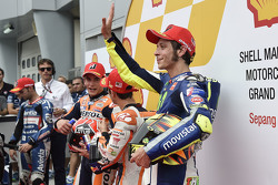 Обладатель поула Дани Педроса, Repsol Honda Team, второе место - Марк Маркес, Repsol Honda Team и тр
