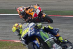Valentino Rossi, Yamaha Factory Racing, avanti a Daniel Pedrosa, Repsol Honda Team