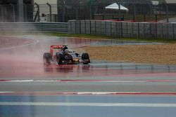 Carlos Sainz Jr, Scuderia Toro Rosso STR10 runs wide