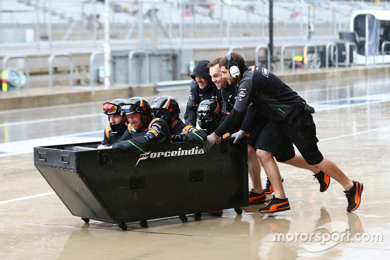 Sahara Force India F1 Team mechanics have some fun in the pits