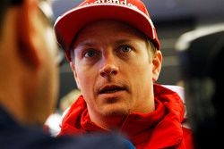 Kimi Räikkönen, Ferrari, mit der Presse