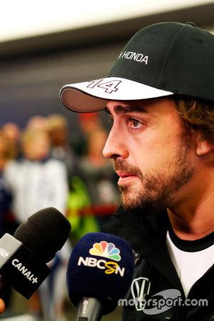 Fernando Alonso, McLaren avec les médias