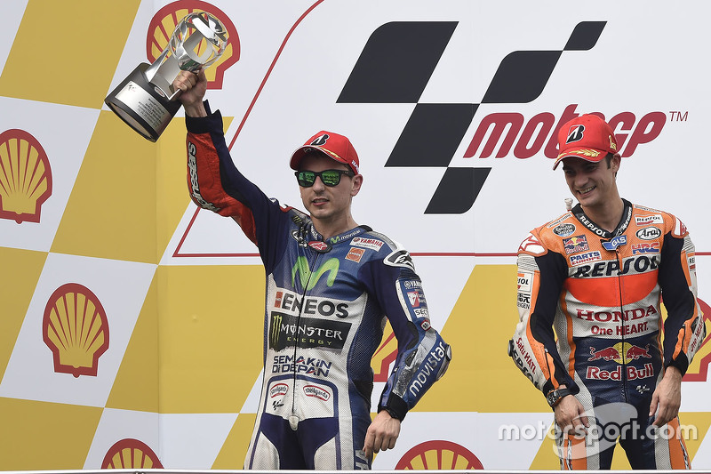 Podio: 1º Dani Pedrosa, 2º Jorge Lorenzo, 3º Valentino Rossi