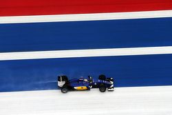 Marcus Ericsson, Sauber C34 runs wide