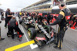 Pastor Maldonado, Lotus F1 E23 sur la grille