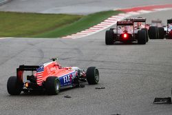 Alexander Rossi, Manor Marussia F1 Team est impliqué dans une collision au départ de la course