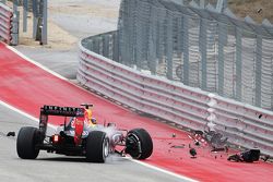 Daniil Kvyat, Red Bull Racing RB11 accidentes de la carrera