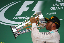 Подиум: Победитель гонки и чемпион мира - Льюис Хэмилтон, Mercedes AMG F1