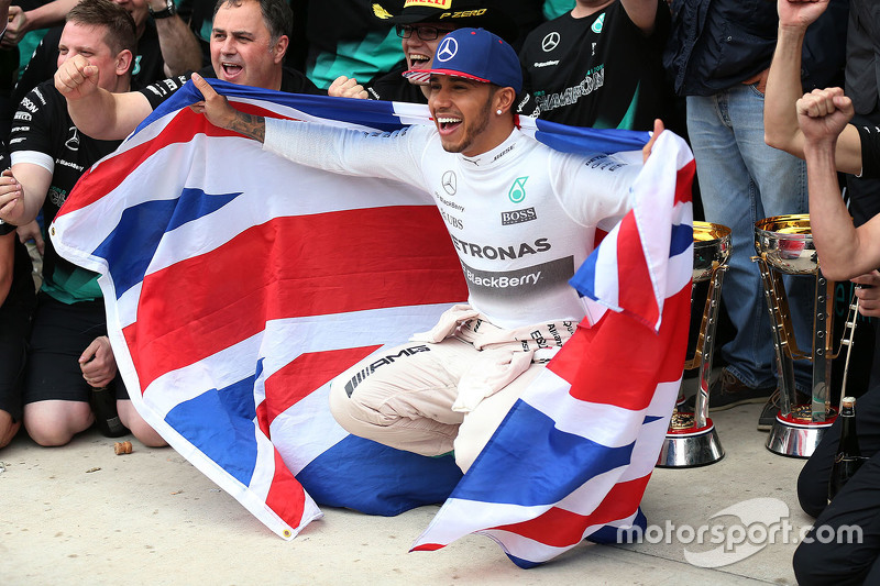 Le vainqueur et Champion du Monde Lewis Hamilton, Mercedes AMG F1 W06