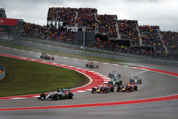 Lewis Hamilton, Mercedes AMG F1 W06 líder al inicio de la carrera