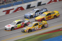 Jeff Gordon, Hendrick Motorsports Chevrolet and Matt Kenseth, Joe Gibbs Racing Toyota and Joey Logano, Team Penske Ford and Jimmie Johnson, Hendrick Motorsports Chevrolet