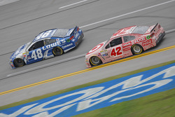 Jimmie Johnson, Hendrick Motorsports Chevrolet and Kyle Larson, Chip Ganassi Racing Chevrolet
