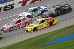 Landon Cassill, Hillman Circle Sport LLC Chevrolet and Kyle Larson, Chip Ganassi Racing Chevrolet and Casey Mears, Germain Racing Chevrolet and Jamie McMurray, Chip Ganassi Racing Chevrolet