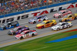 Ryan Blaney, Wood Brothers Racing Ford e Denny Hamlin, Joe Gibbs Racing Toyota e Kasey Kahne, Hendri