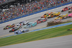Dreher beim Restart: Jimmie Johnson, Hendrick Motorsports, Chevrolet