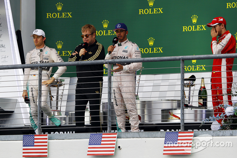 Rosberg, Elton John, Hamilton e Vettel no pódio