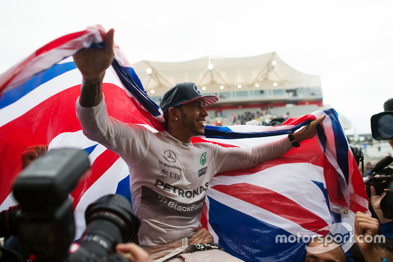 Race winner and World Champion Lewis Hamilton, Mercedes AMG F1 celebrates with the team