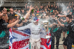 Race winner and World Champion Lewis Hamilton, Mercedes AMG F1 celebrates with the team