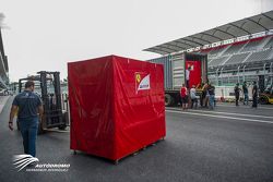 Llegada de equipo de las Escuderías al Autódromo Hermanos Rodríguez