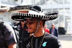 Lewis Hamilton, Mercedes AMG F1 indossa un sombrero