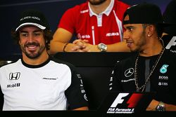 Fernando Alonso, McLaren and Lewis Hamilton, Mercedes AMG F1 en la conferencia de prensa de la FIA