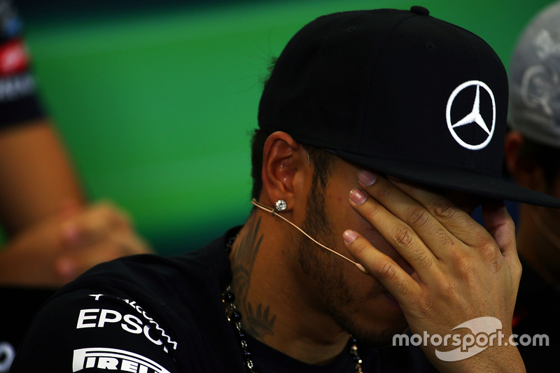 Lewis Hamilton, Mercedes AMG F1 en la conferencia de prensa de la FIA