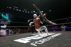 Lewis Hamilton participa en un evento de lucha libre mexicana en la ciudad de México