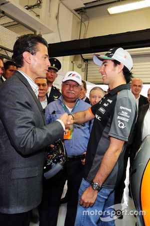 Sergio Perez, Sahara Force India F1, mit dem mexikanischen Präsidenten Enrique Pena Nieto