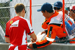 Sebastian Vettel, Ferrari firma autografi per i tifosi