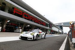 #91 Porsche Team Manthey Porsche 911 RSR: Richard Lietz, Michael Christensen