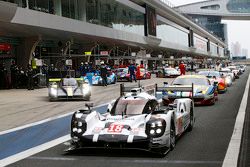 #18 Porsche Team Porsche 919 Hybrid: Romain Dumas, Neel Jani, Marc Lieb