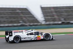 #17 Porsche Team Porsche 919 Hybrid: Timo Bernhard, Mark Webber, Brendon Hartley