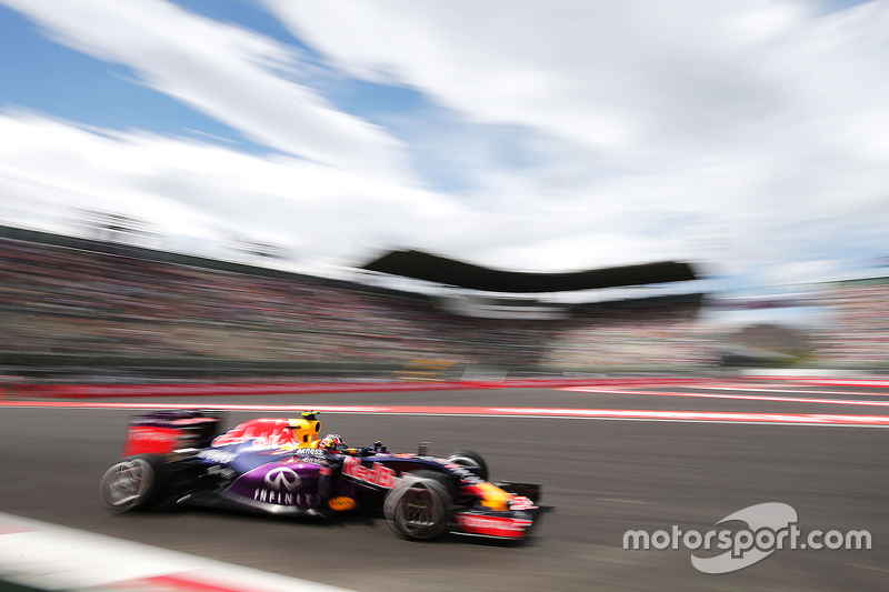 2015 год. За рулем болида Red Bull RB11 по ходу первой пятничной тренировки