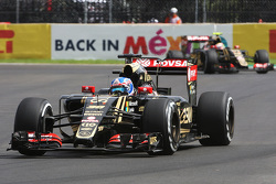 Jolyon Palmer, Lotus F1 E23 Test and Reserve Driver leads team mate Pastor Maldonado, Lotus F1 E23