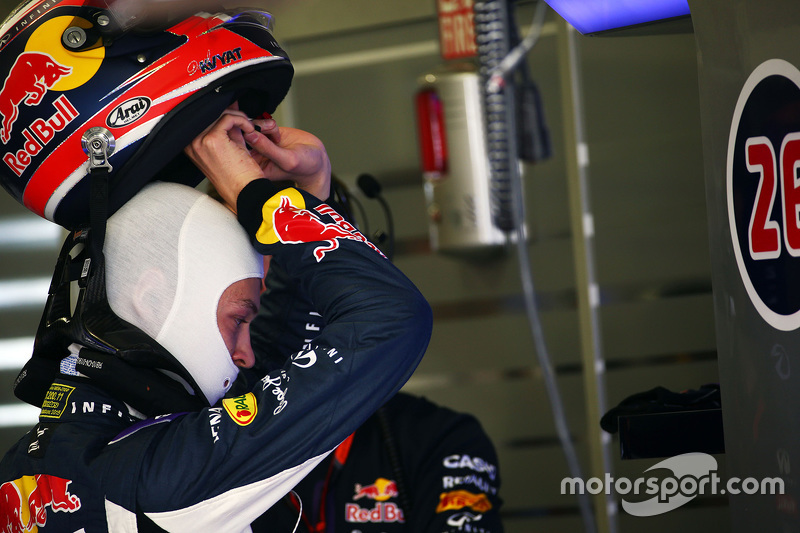 2015 год. В боксах Red Bull по ходу второй пятничной тренировки